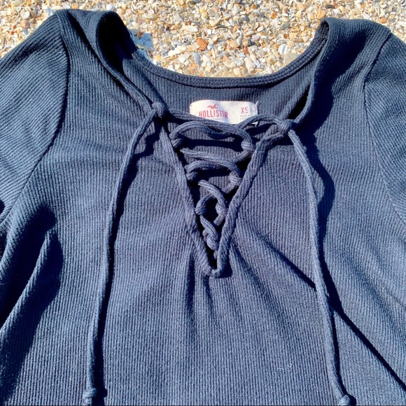 🐚 Navy Hollister Ribbed Lace-up T Shirt 🐚 - Picture 3 of 5